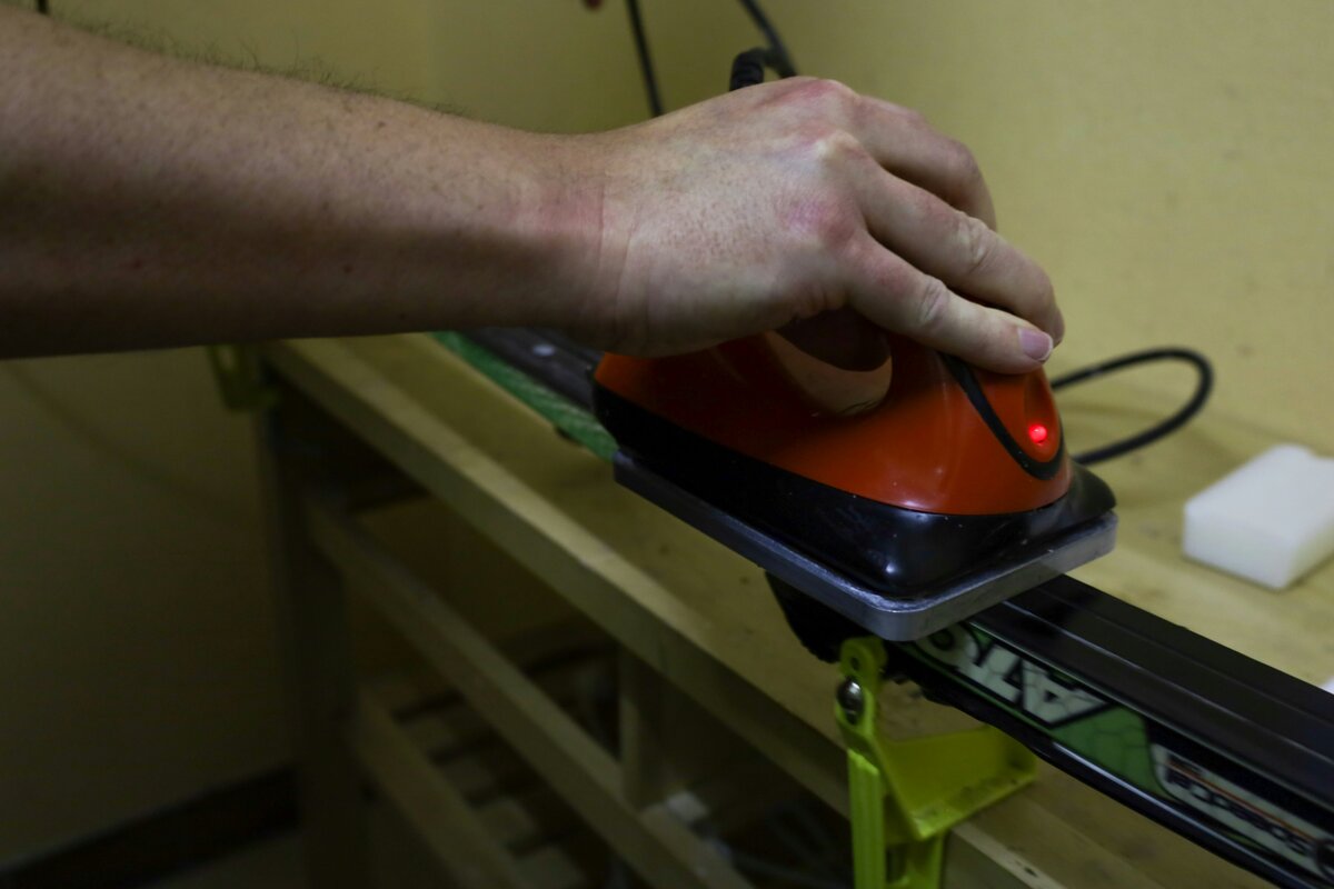 Hiihtovarusteet lumella